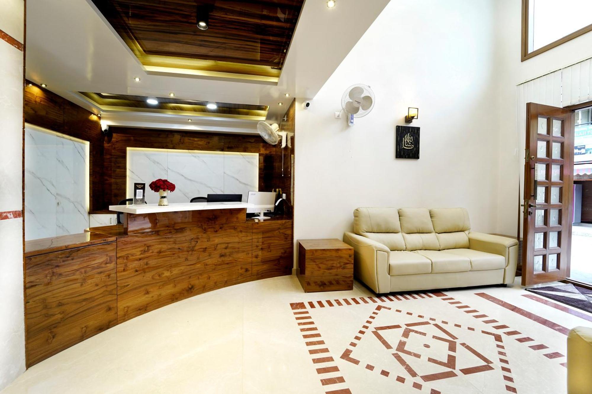 SS CROWN inn Bangalore Exterior foto