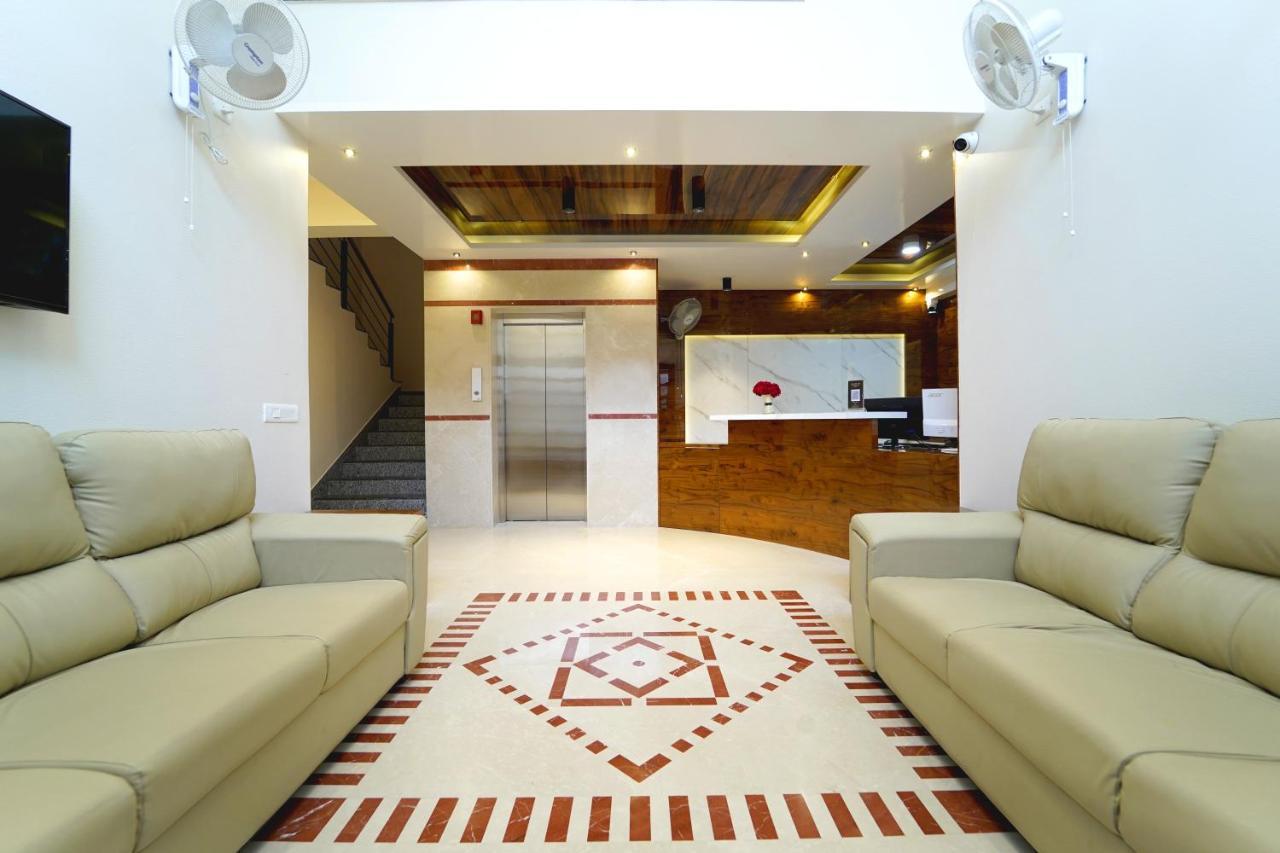 SS CROWN inn Bangalore Exterior foto