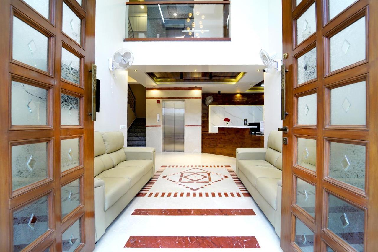 SS CROWN inn Bangalore Exterior foto